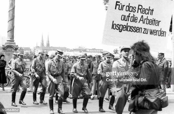 Deutschland, Bonn: Der Anachronistische Zug der Koeln-Bonner Studenten , ein Protest gegen den Bundespraesidenten Karl Carstens, wegen seiner...