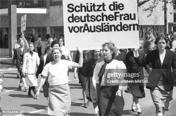 Deutschland, Bonn: Der Anachronistische Zug der Koeln-Bonner Studenten , ein Protest gegen den Bundespraesidenten Karl Carstens, wegen seiner...