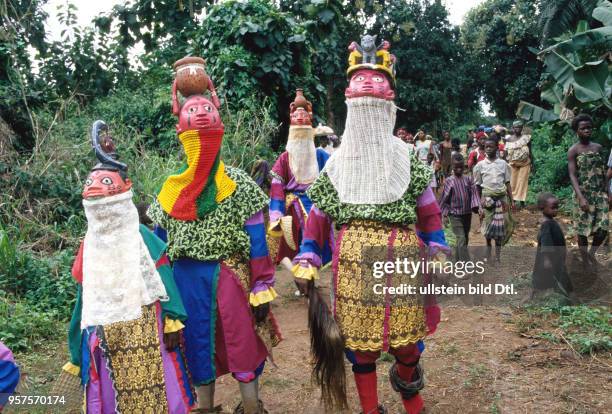 Gelede Rituals 3,830 African Shrine Stock Photos, High-Res Pictures, and Images ...