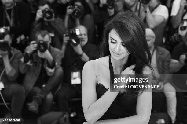 Spanish actress Penelope Cruz poses on May 9, 2018 during a photocall for the film "Todos Lo Saben " at the 71st edition of the Cannes Film Festival...