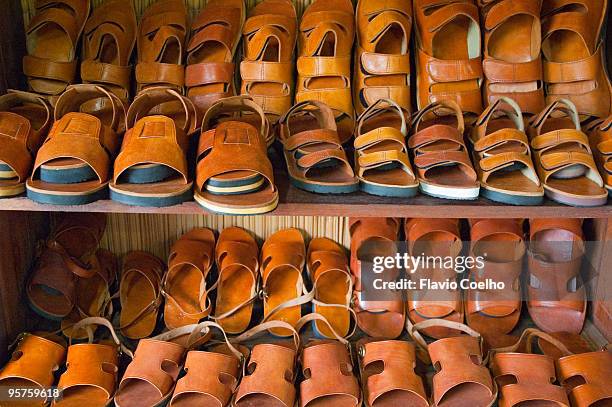 sandals store - magasin de chaussures photos et images de collection