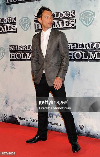 Actor Jude Law arrives at the premiere of ''Sherlock Holmes'' at Kinepolis Cinema on January 13, 2010 in Madrid, Spain.