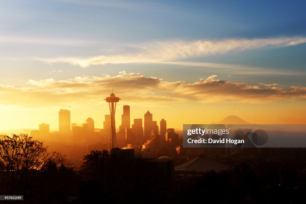 Beautiful Sunny Morning in Seattle With Mt Rainier