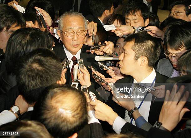 Kyocera Corporation Honorary Chairman and Founder Kazuo Inamori is surrounded by reporters after his meeting with Prime Minister Yukio Hatoyama at...