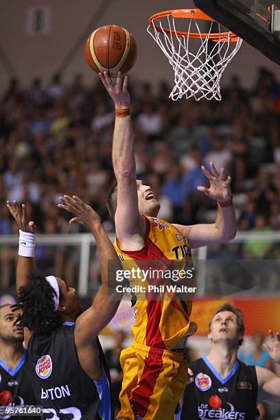 Mark Worthington of the Melbourne Tigers shoots during the round 16 NBL match between the New Zealand Breakers and the Melbourne Tigers at the North...