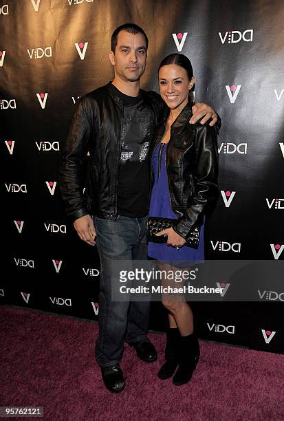 Actors Johnathon Schaech and Jana Kramer attend the launch of Vida hosted by Sofia Vergara at Voyeur on January 13, 2010 in West Hollywood,...