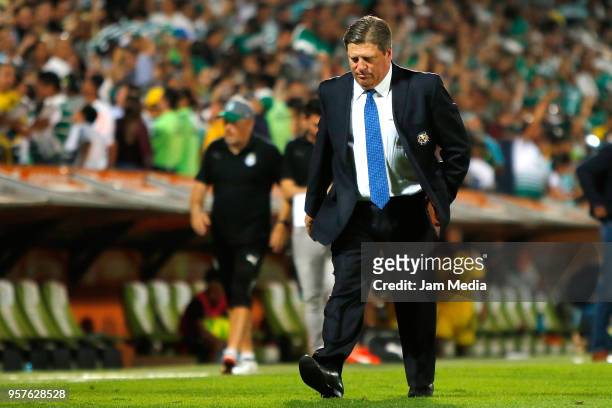 Miguel Herrera, Coach of America looks on during the semifinals first leg match between Santos Laguna and America as part of the Torneo Clausura 2018...