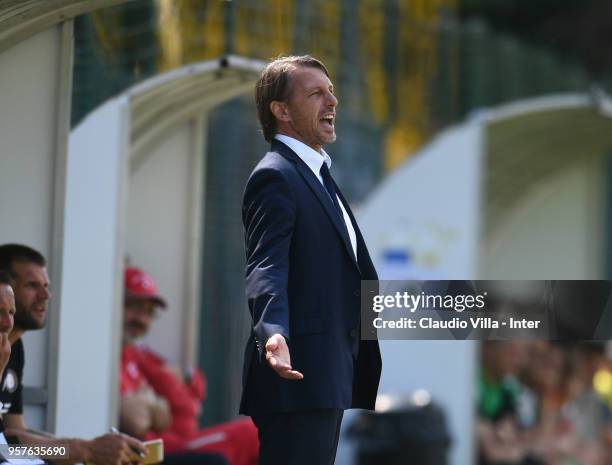 Head coach FC Internazionale Stefano Vecchi reacts during the Primavera Serie A match between FC Internazionale U19 and Sassuolo U19 at Stadio Breda...