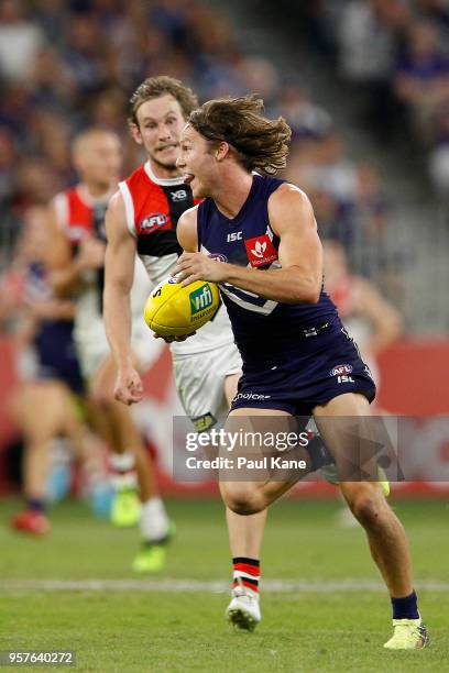 Ed Langdon of the Dockers runs with the ball during the round eight AFL match between the Fremantle Dockers and the St Kilda Saints at Optus Stadium...