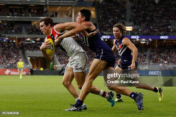 Jack Steele of the Saints attempts to break from a tackle by Bailey Banfield of the Dockers during the round eight AFL match between the Fremantle...