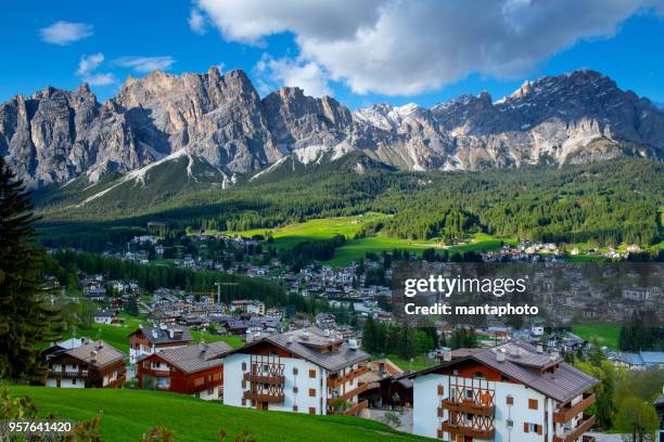 cortina d ' ampezzo. itaiy - cortina dampezzo fotografías e imágenes de stock