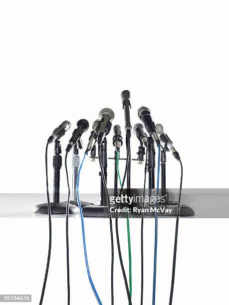 microphones on white - empty press conference stock pictures, royalty-free photos & images