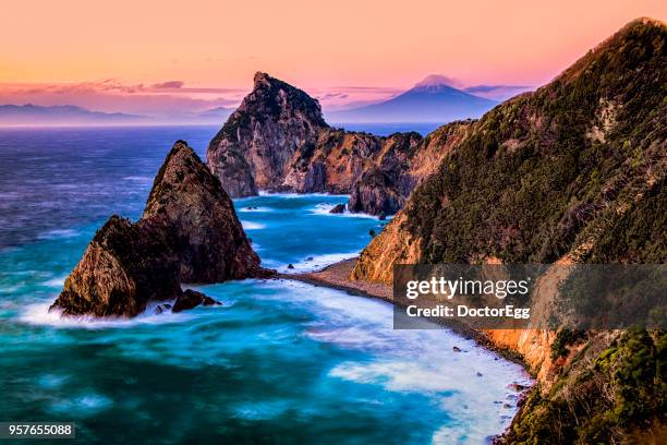 fuji mountain and sengamon rock at izu peninsula coast in sunset - izu peninsula stock pictures, royalty-free photos & images