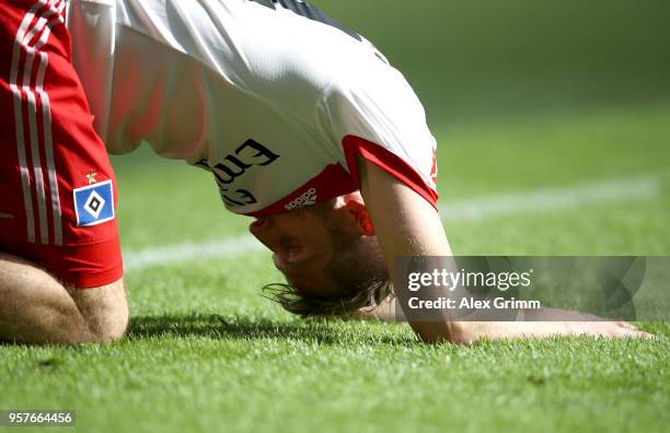 Aaron Hunt of Hamburger SV reacts after going down during the Bundesliga match between Hamburger SV and Borussia Moenchengladbach at Volksparkstadion...