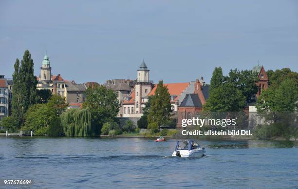 Wohnhaeuser, Spree, Lindenstrasse, Koepenick, Berlin, Deutschland / Köpenick