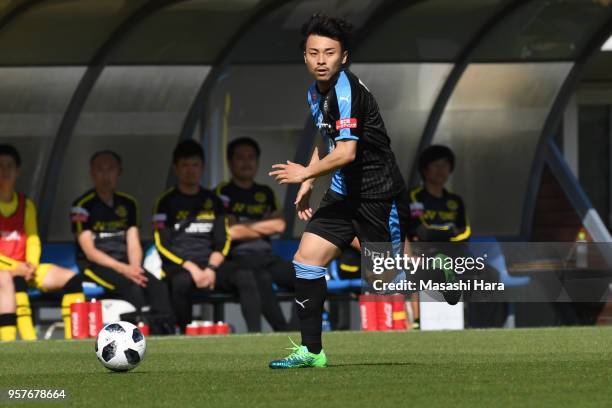 Hiroyuki Abe of Kawasaki Frontale in action during the J.League J1 match between Kashiwa Reysol and Kawasaki Frontale at Sankyo Frontier Kashiwa...