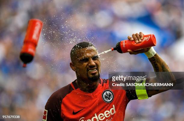 Frankfurt's Ghana midfielder Kevin Prince Boateng sprays water on his face during the German first division Bundesliga football match FC Schalke 04...