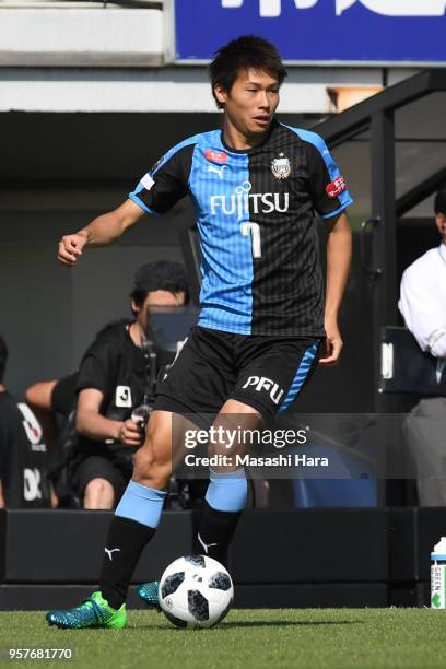 Shintaro Kurumaya of Kawasaki Frontale in action during the J.League J1 match between Kashiwa Reysol and Kawasaki Frontale at Sankyo Frontier Kashiwa...