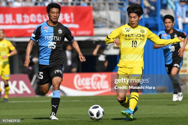 Wataru Esaka of Kashiwa Reysol in action during the J.League J1 match between Kashiwa Reysol and Kawasaki Frontale at Sankyo Frontier Kashiwa Stadium...