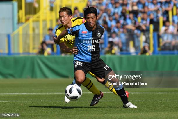 Hidemasa Morita of Kawasaki Frontale and Kei Koizumi of Kashiwa Reysol compete for the ball during the J.League J1 match between Kashiwa Reysol and...