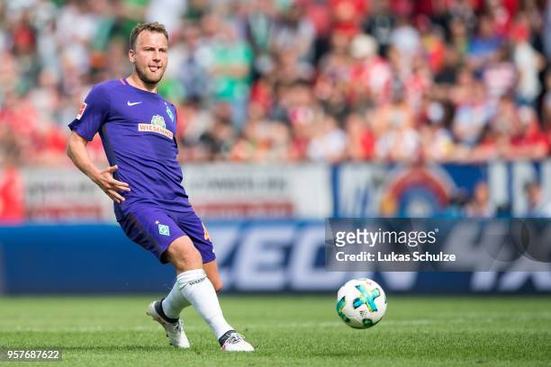 Philipp Bargfrede of Bremen in action during the Bundesliga match between 1. FSV Mainz 05 and SV Werder Bremen at Opel Arena on May 12, 2018 in...