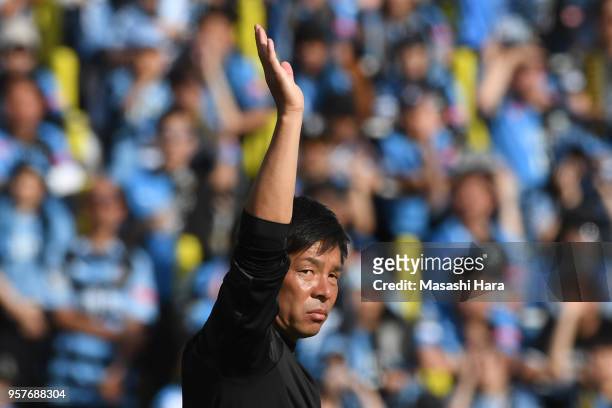 Toru Oniki,coach of Kawasaki Frontale looks on during the J.League J1 match between Kashiwa Reysol and Kawasaki Frontale at Sankyo Frontier Kashiwa...