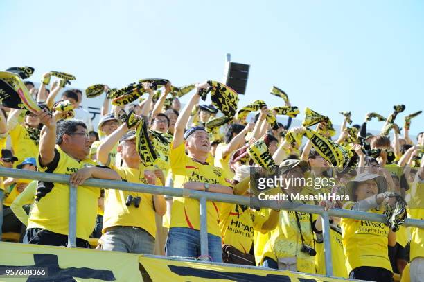 Supporters of Kashiwa Reysol cheer prior to the J.League J1 match between Kashiwa Reysol and Kawasaki Frontale at Sankyo Frontier Kashiwa Stadium on...