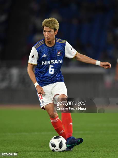 Takahiro Ogihara of Yokohama F.Marinos in action during the J.League J1 match between Yokohama F.Marinos and Gamba Osaka at Nissan Stadium on May 12,...