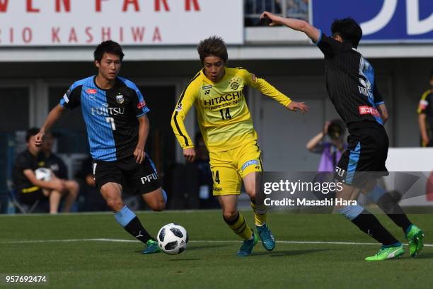 Junya Ito of Kashiwa Reysol in action during the J.League J1 match between Kashiwa Reysol and Kawasaki Frontale at Sankyo Frontier Kashiwa Stadium on...