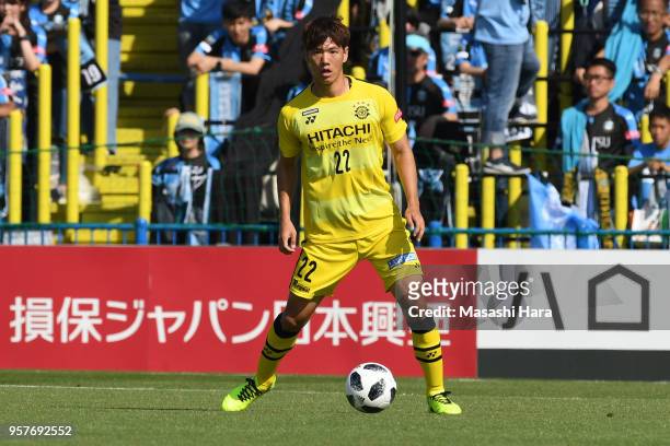 Park Jeong Su of Kashiwa Reysol in action during the J.League J1 match between Kashiwa Reysol and Kawasaki Frontale at Sankyo Frontier Kashiwa...