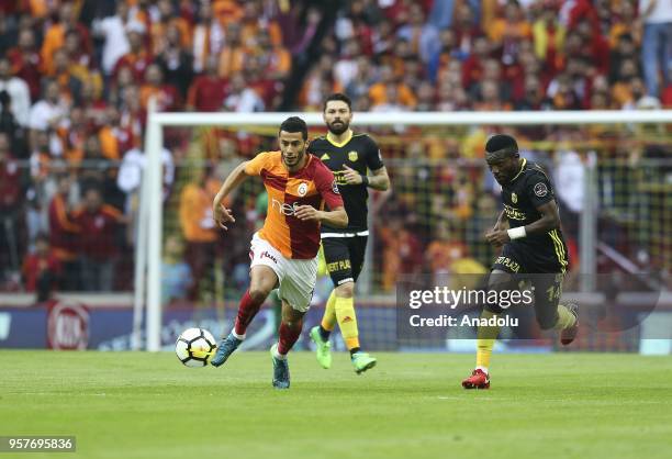 Younes Belhanda of Galatasaray in action against Okechukwu Azubuike of Evkur Yeni Malatyaspor during the Turkish Super Lig match between Galatasaray...