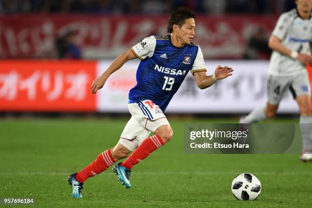 Teruhito Nagagawa of Yokohama F.Marinos in action during the J.League J1 match between Yokohama F.Marinos and Gamba Osaka at Nissan Stadium on May...