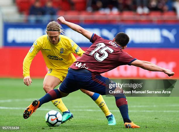 Jose Angel Valdes 'Cote' of SD Eibar duels for the ball with Alen Halilovic of UD Las Palmas during the La Liga match between SD Eibar and UD Las...