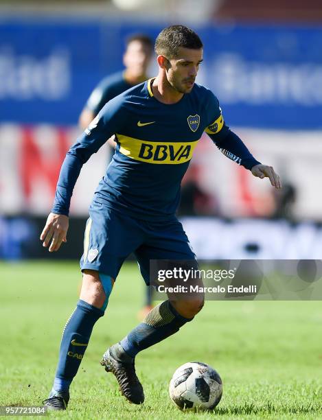 Fernando Gago of Boca Juniors drives the ball during a match between Huracan and Boca Juniors as part of Superliga 2017/18 at Estadio Tomas Adolfo...