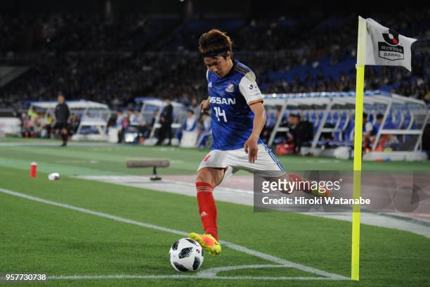 Jun Amano of Yokohama F.Marinos in action during the J.League J1 match between Yokohama F.Marinos and Gamba Osaka at Nissan Stadium on May 12, 2018...