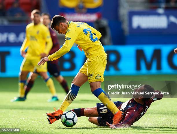 Charles Dias de Oliveira of SD Eibar duels for the ball with Joaquin Navarro 'Ximo' of UD Las Palmas during the La Liga match between SD Eibar and UD...