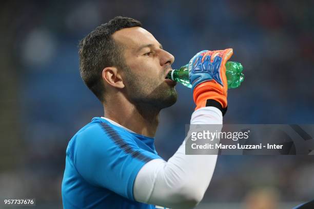 Samir Handanovic of FC Internazionale warms up ahead of the serie A match between FC Internazionale and US Sassuolo at Stadio Giuseppe Meazza on May...