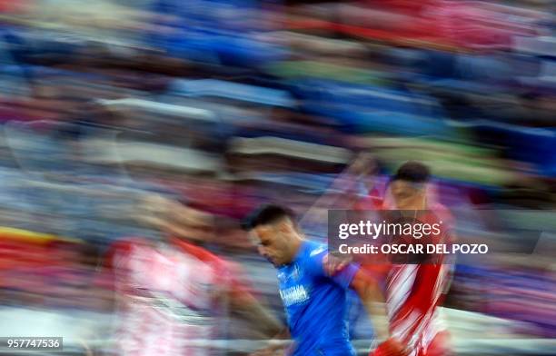 Atletico Madrid's Spanish forward Fernando Torres vies with Getafe's midfielder Molina during the Spanish league football match between Getafe and...