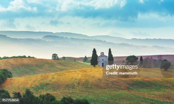 landscape in tuscany with the capella di vitaleta - capella di vitaleta stock pictures, royalty-free photos & images