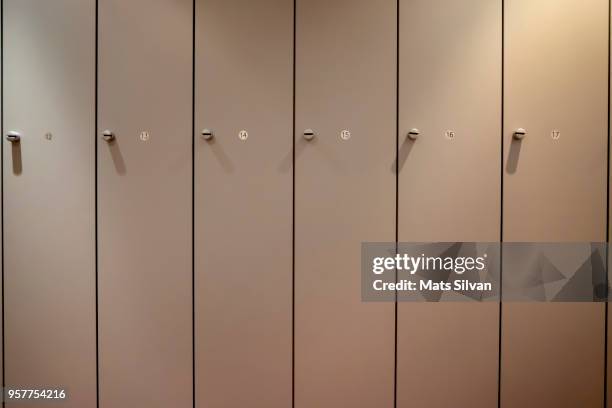 locker door - locker room photos et images de collection
