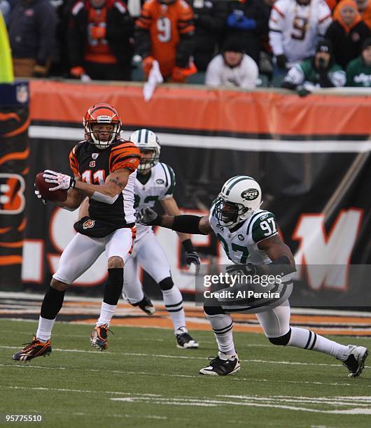 Wide Receiver Laveranues Coles of the Cincinnati Bengals makes a catch against the New York Jets during their Wildcard Playoff game at Paul Brown...