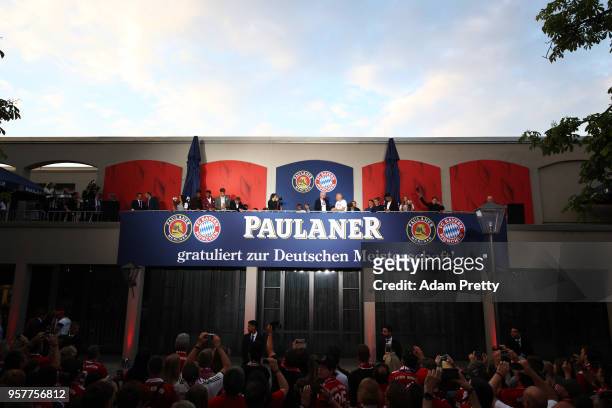Jupp Heynckes head coach celebrates winning the Bundesliga with fans in the beer garden at the Paulaner am Nockherberg on May 12, 2018 in Munich,...