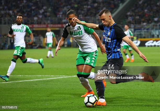 Ivan Perisic of FC Internazionale competes for the ball with Mauricio Lemos of US Sassuolo during the serie A match between FC Internazionale and US...