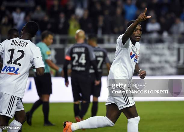Amiens' Harisson Manzala celebrates after scoring during the French L1 football match between Amiens and Metz on May 12, 2018 at the Licorne stadium...