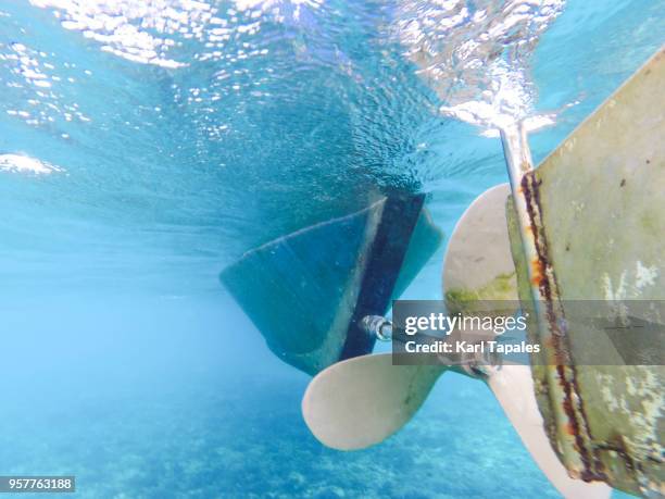 a boat propeller under the ocean - submarine propeller stock pictures, royalty-free photos & images