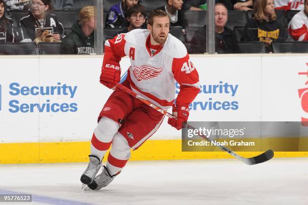 Henrik Zetterberg of the Detroit Red Wings warms up prior to the game against the Los Angeles Kings on January 7, 2010 at Staples Center in Los...