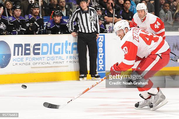 Henrik Zetterberg of the Detroit Red Wings skates with the puck against the Los Angeles Kings on January 7, 2010 at Staples Center in Los Angeles,...