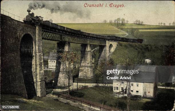 Ak Sehmatal Cranzahl im Erzgebirge, Viadukt mit Lokomotive und Umgebung; gelaufen, Briefmarke entfernt, Ecken bestoßen, fleckig, sonst guter Zustand...