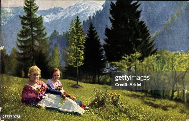 Ak Oberammergau in Oberbayern, Zwei Frauen in Bayerischer Tracht