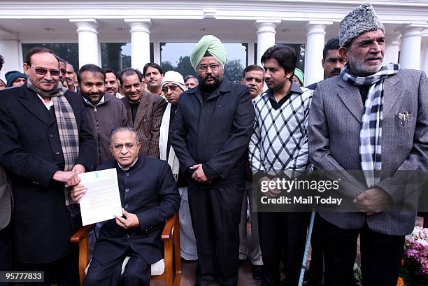 Ramesh kumar and his brother congress leader Sajjan kumar lead a delegation to union Urban development minister Mr Jaipal reddy , regarding...